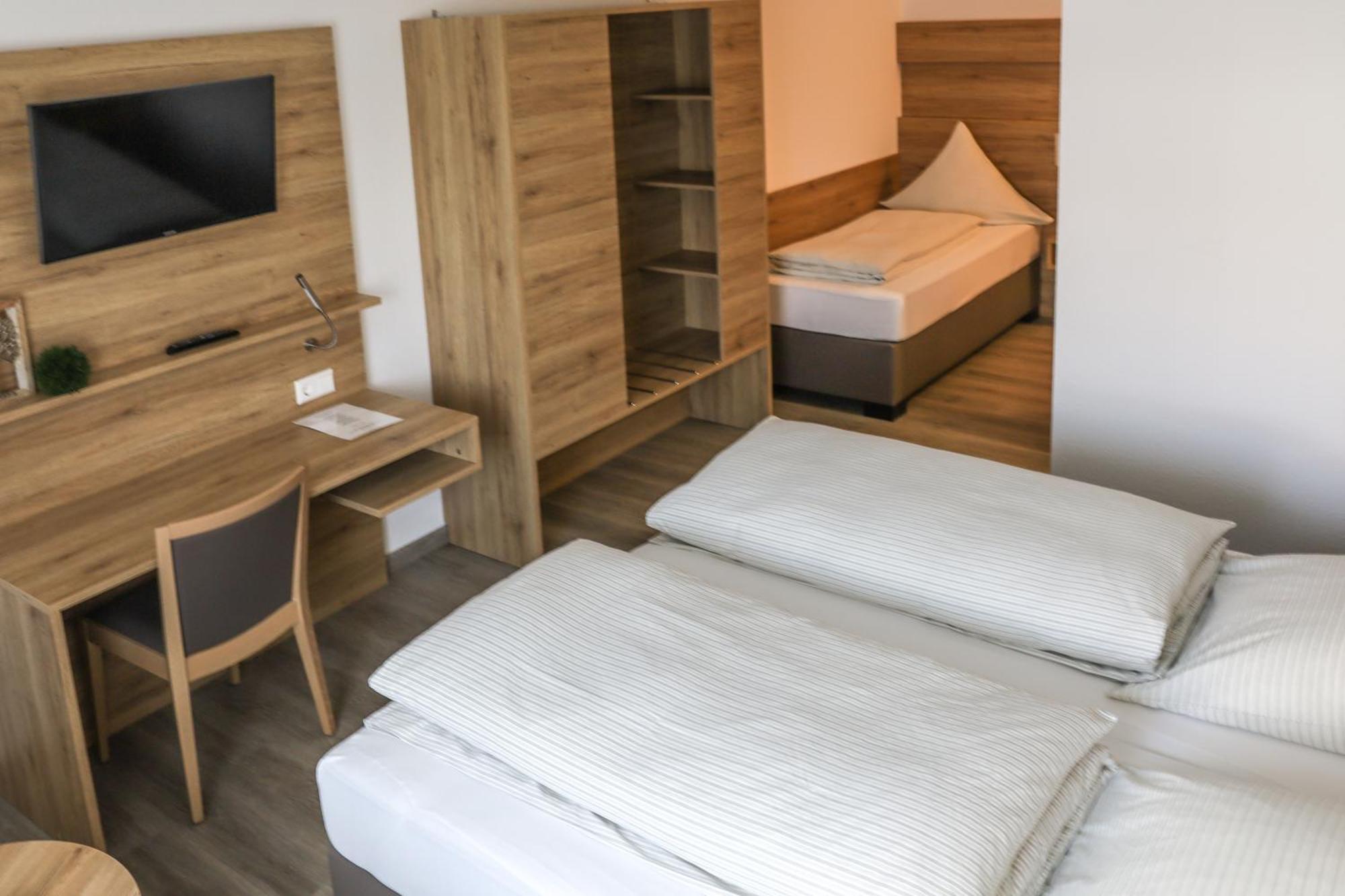 Hotel Adler Nattheim Ngoại thất bức ảnh
